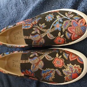 Naturalizer loafer slip on shoe floral